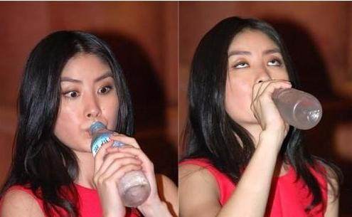 女明星喝水邪恶_明星喝水姿势_喝水表情夸张