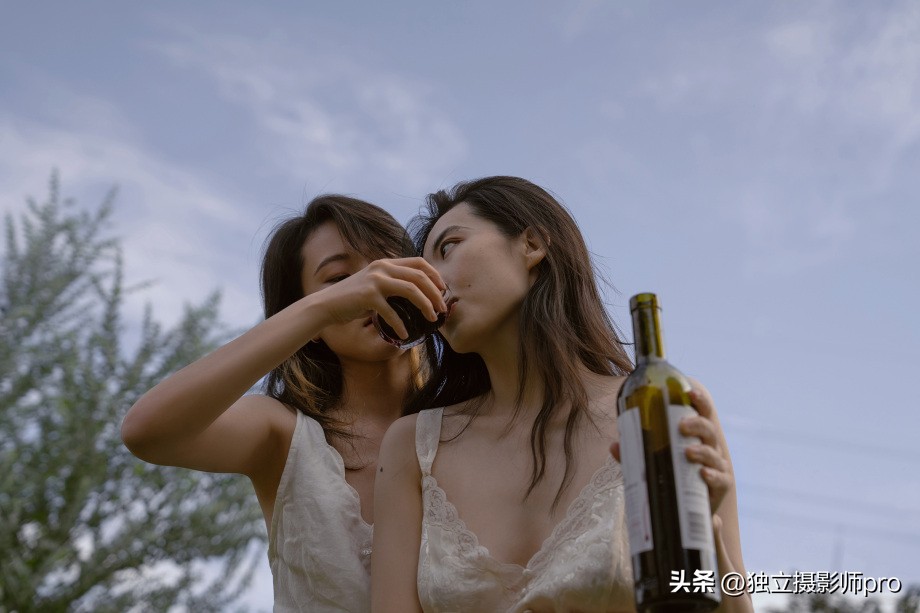 温馨氛围感人像摄影_双人闺蜜写真_100种姿势摆拍双人