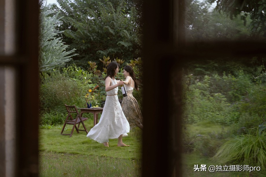 双人闺蜜写真_温馨氛围感人像摄影_100种姿势摆拍双人