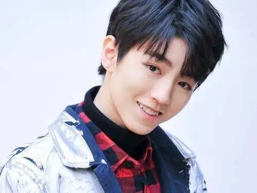 女明星的笑容_拥有迷人微笑的女星_高圆圆迷人微笑